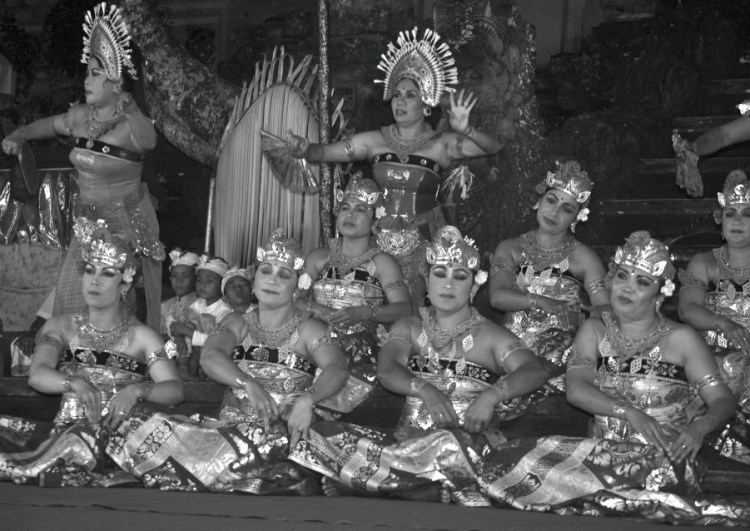 mujeres bailando ceremonia 2